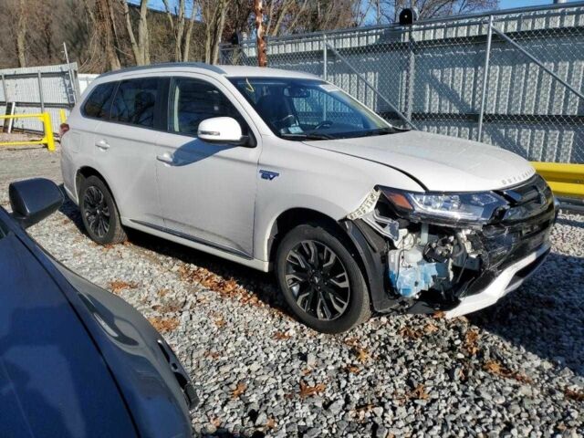 Белый Мицубиси Аутлендер, объемом двигателя 2 л и пробегом 129 тыс. км за 5100 $, фото 3 на Automoto.ua