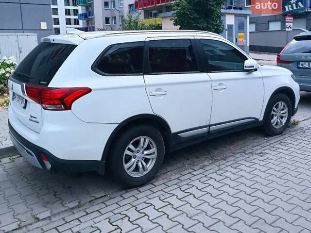 Білий Міцубісі Аутлендер, об'ємом двигуна 2 л та пробігом 45 тис. км за 21000 $, фото 3 на Automoto.ua