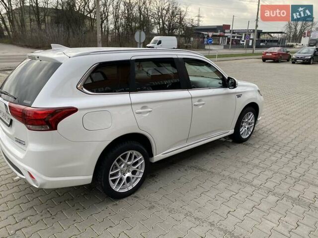 Білий Міцубісі Аутлендер, об'ємом двигуна 2 л та пробігом 118 тис. км за 17800 $, фото 25 на Automoto.ua