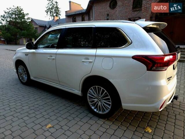 Мицубиси Аутлендер 2018 в Львове на Automoto.ua Белый Мицубиси Аутлендер, объемом двигателя 2 л и пробегом 177 тыс. км за 19950 $, фото 10 на Automoto.ua