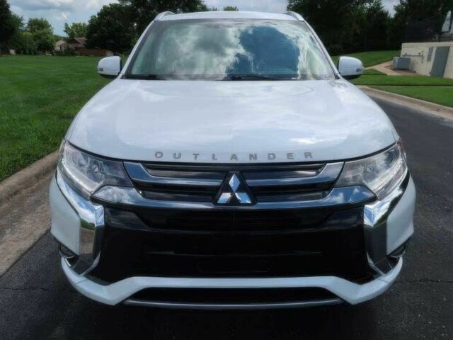 Білий Міцубісі Аутлендер, об'ємом двигуна 2 л та пробігом 44 тис. км за 12500 $, фото 1 на Automoto.ua