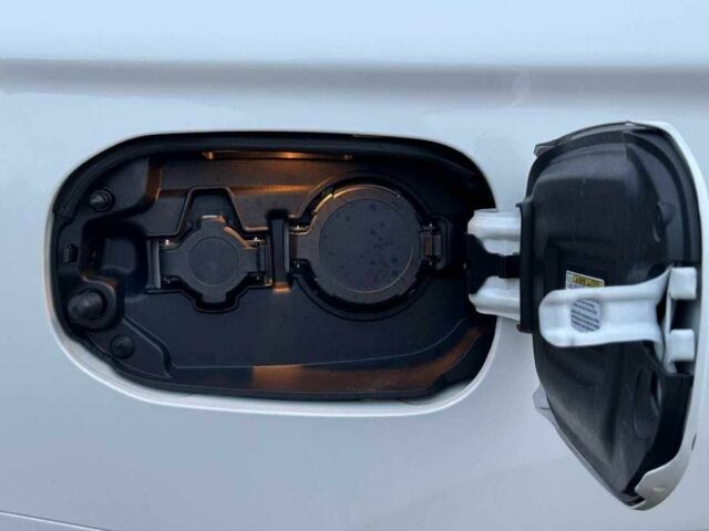 Білий Міцубісі Аутлендер, об'ємом двигуна 0 л та пробігом 130 тис. км за 17000 $, фото 15 на Automoto.ua