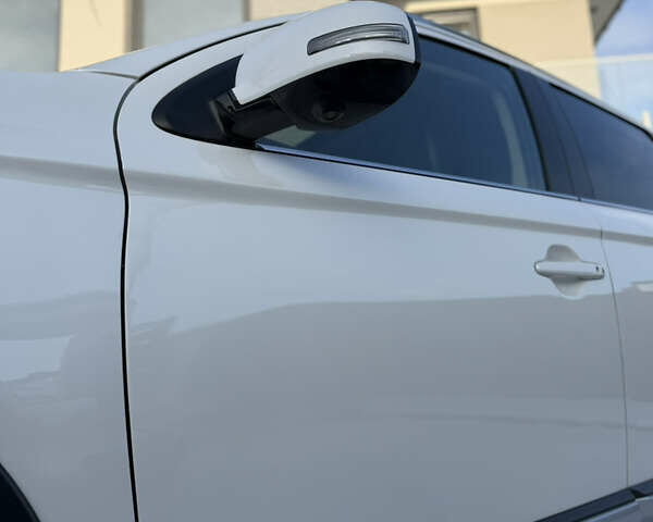 Белый Мицубиси Аутлендер, объемом двигателя 2.4 л и пробегом 91 тыс. км за 19199 $, фото 7 на Automoto.ua