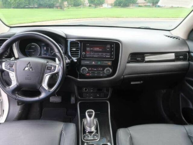 Білий Міцубісі Аутлендер, об'ємом двигуна 2 л та пробігом 44 тис. км за 12500 $, фото 7 на Automoto.ua