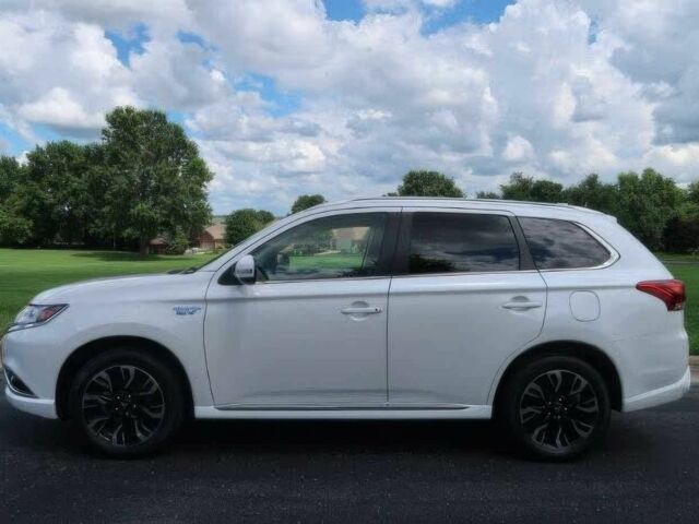 Білий Міцубісі Аутлендер, об'ємом двигуна 2 л та пробігом 44 тис. км за 12500 $, фото 3 на Automoto.ua