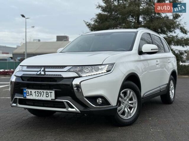 Белый Мицубиси Аутлендер, объемом двигателя 2 л и пробегом 45 тыс. км за 20200 $, фото 7 на Automoto.ua