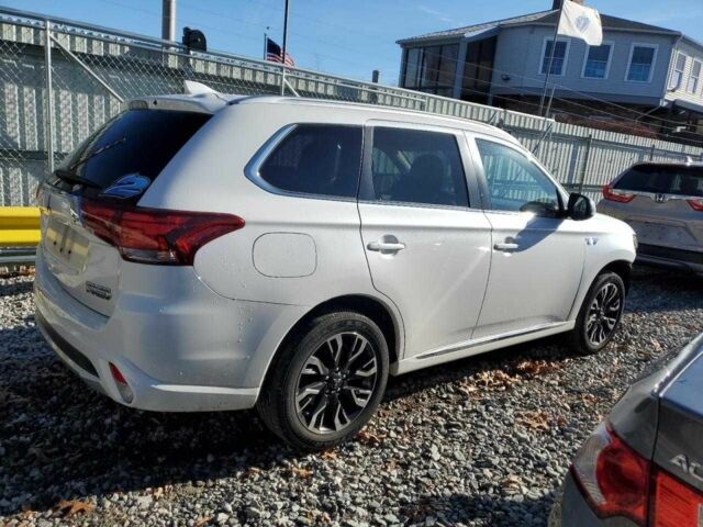 Белый Мицубиси Аутлендер, объемом двигателя 2 л и пробегом 129 тыс. км за 5100 $, фото 2 на Automoto.ua