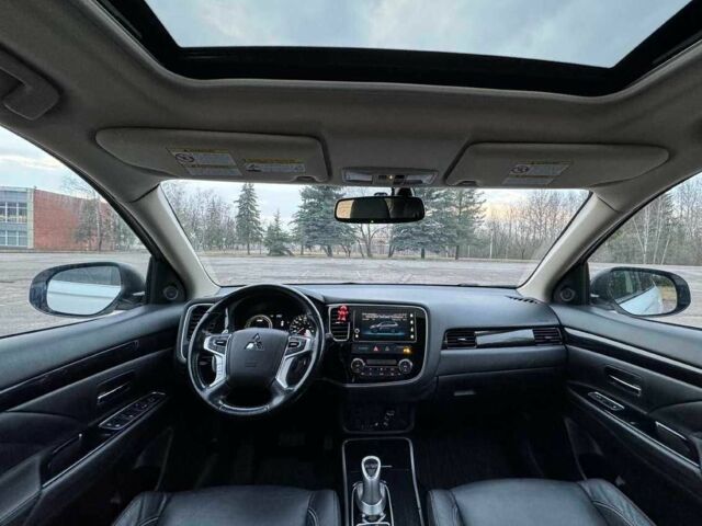 Білий Міцубісі Аутлендер, об'ємом двигуна 0 л та пробігом 130 тис. км за 17000 $, фото 11 на Automoto.ua