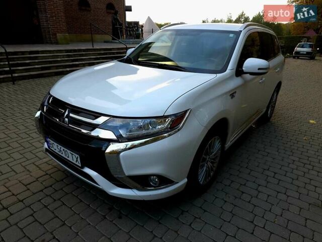 Білий Міцубісі Аутлендер, об'ємом двигуна 2 л та пробігом 177 тис. км за 19850 $, фото 16 на Automoto.ua