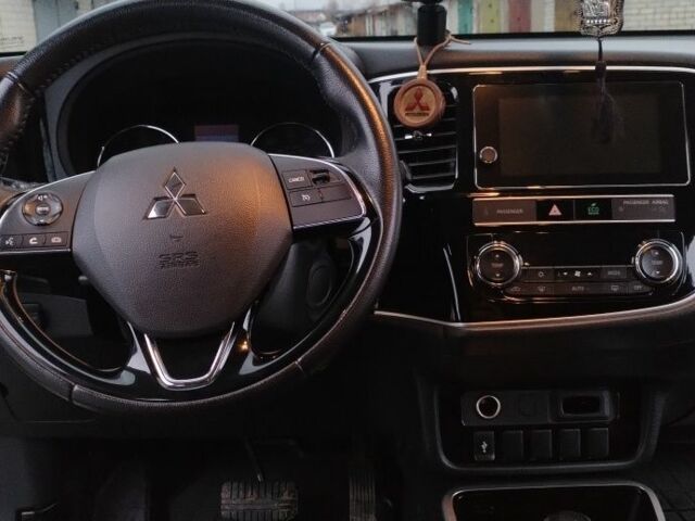 Белый Мицубиси Аутлендер, объемом двигателя 2.4 л и пробегом 122 тыс. км за 17400 $, фото 19 на Automoto.ua