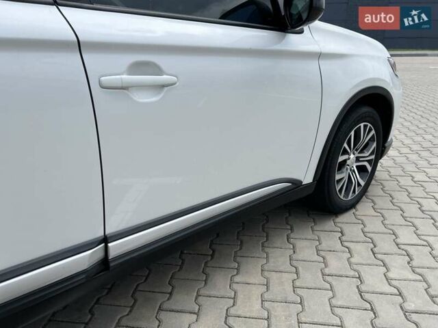 Белый Мицубиси Аутлендер, объемом двигателя 2.36 л и пробегом 125 тыс. км за 15500 $, фото 31 на Automoto.ua