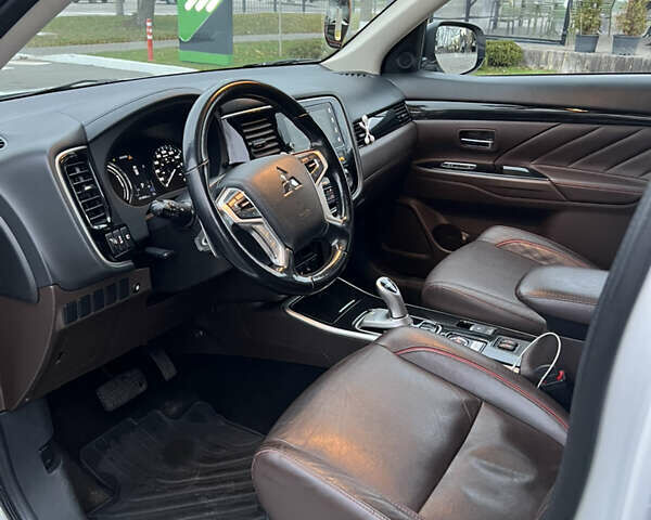 Білий Міцубісі Аутлендер, об'ємом двигуна 2 л та пробігом 191 тис. км за 18800 $, фото 10 на Automoto.ua