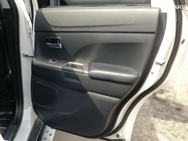 Білий Міцубісі Аутлендер, об'ємом двигуна 2.4 л та пробігом 101 тис. км за 14990 $, фото 15 на Automoto.ua