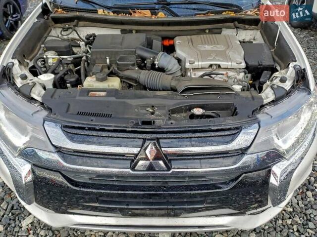 Білий Міцубісі Аутлендер, об'ємом двигуна 2 л та пробігом 117 тис. км за 4000 $, фото 11 на Automoto.ua
