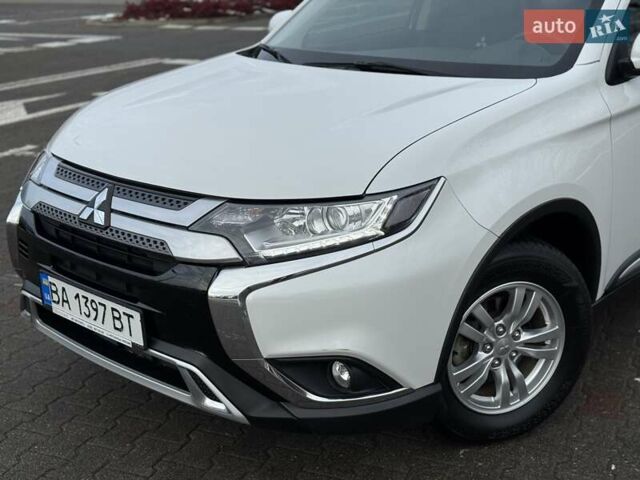 Белый Мицубиси Аутлендер, объемом двигателя 2 л и пробегом 45 тыс. км за 20200 $, фото 8 на Automoto.ua