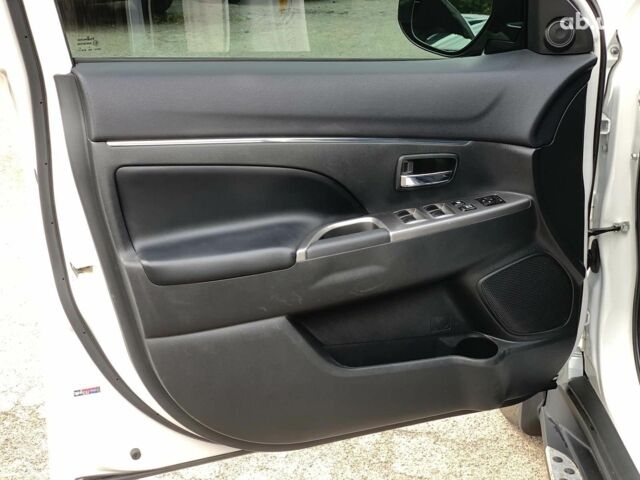 Білий Міцубісі Аутлендер, об'ємом двигуна 2.4 л та пробігом 101 тис. км за 14990 $, фото 18 на Automoto.ua