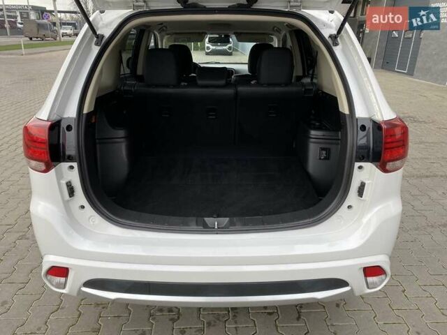 Білий Міцубісі Аутлендер, об'ємом двигуна 2 л та пробігом 118 тис. км за 17800 $, фото 19 на Automoto.ua