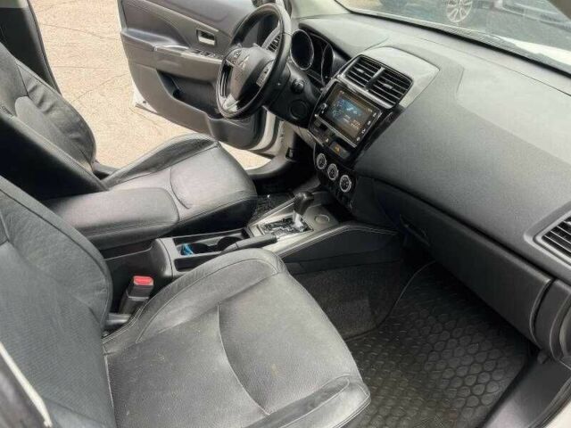 Белый Мицубиси Аутлендер, объемом двигателя 2.4 л и пробегом 67 тыс. км за 7000 $, фото 9 на Automoto.ua