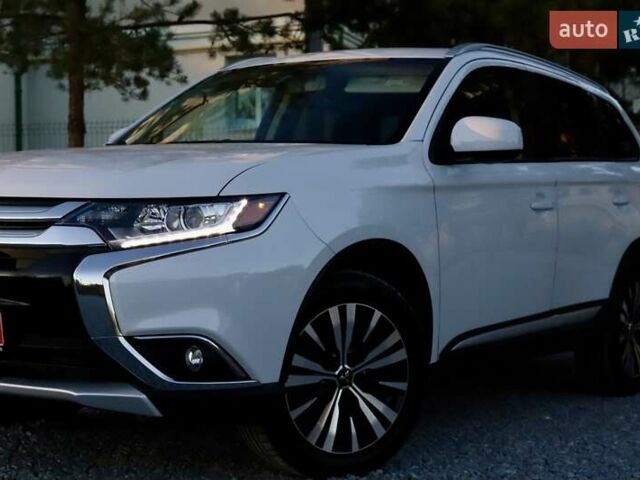 Міцубісі Аутлендер 2018 у Дрогобичі на Automoto.ua Білий Міцубісі Аутлендер, об'ємом двигуна 2.4 л та пробігом 59 тис. км за 17999 $, фото 18 на Automoto.ua