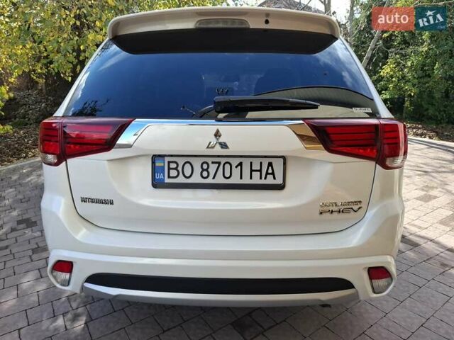 Мицубиси Аутлендер 2018 в Тернополе на Automoto.ua Белый Мицубиси Аутлендер, объемом двигателя 2 л и пробегом 96 тыс. км за 18900 $, фото 5 на Automoto.ua