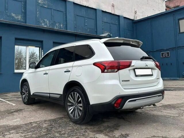Белый Мицубиси Аутлендер, объемом двигателя 2.4 л и пробегом 96 тыс. км за 10800 $, фото 5 на Automoto.ua
