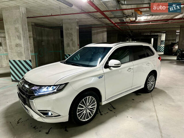 Белый Мицубиси Аутлендер, объемом двигателя 2 л и пробегом 70 тыс. км за 24300 $, фото 11 на Automoto.ua