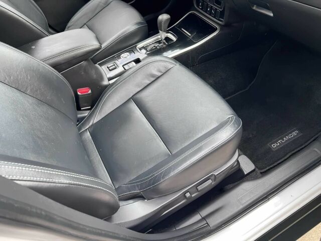 Белый Мицубиси Аутлендер, объемом двигателя 3 л и пробегом 46 тыс. км за 10900 $, фото 8 на Automoto.ua