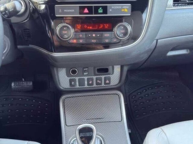 Білий Міцубісі Аутлендер, об'ємом двигуна 2 л та пробігом 34 тис. км за 17000 $, фото 11 на Automoto.ua