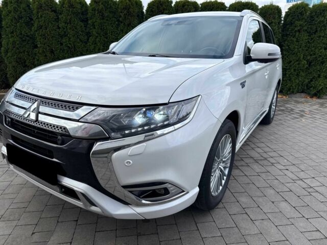 Білий Міцубісі Аутлендер, об'ємом двигуна 2 л та пробігом 31 тис. км за 13000 $, фото 1 на Automoto.ua