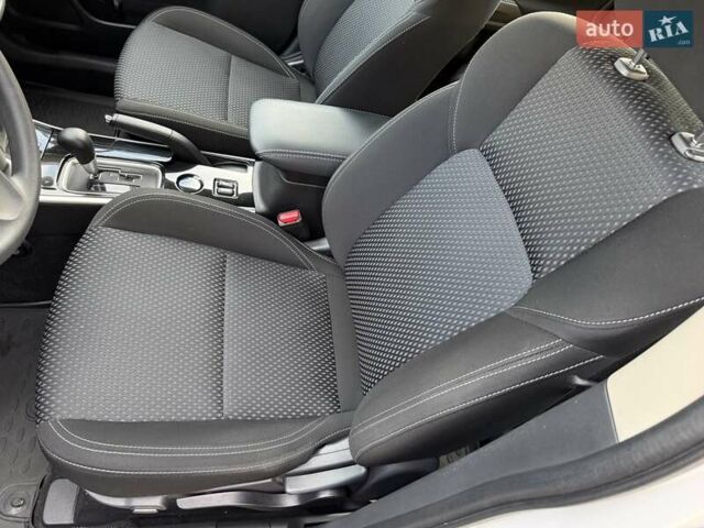 Білий Міцубісі Аутлендер, об'ємом двигуна 2 л та пробігом 19 тис. км за 17700 $, фото 10 на Automoto.ua