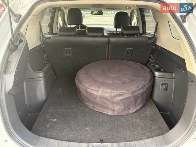 Білий Міцубісі Аутлендер, об'ємом двигуна 2.36 л та пробігом 168 тис. км за 19500 $, фото 18 на Automoto.ua