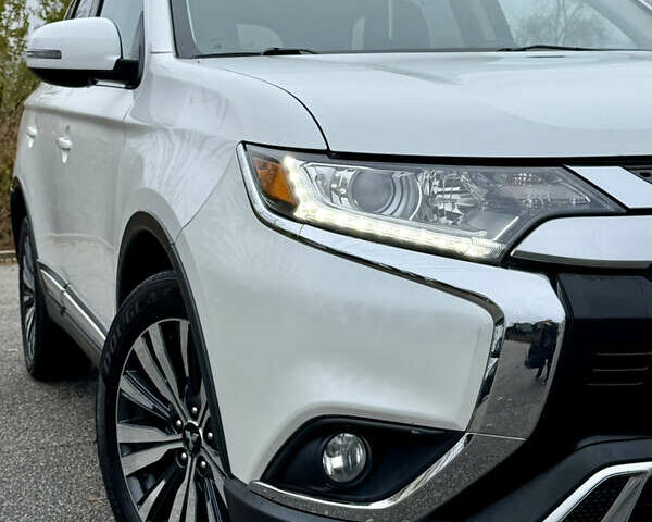 Білий Міцубісі Аутлендер, об'ємом двигуна 2.4 л та пробігом 190 тис. км за 14500 $, фото 7 на Automoto.ua