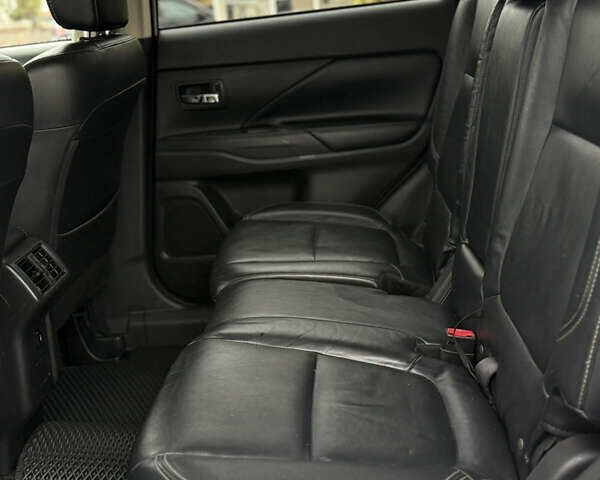 Білий Міцубісі Аутлендер, об'ємом двигуна 2.4 л та пробігом 190 тис. км за 14500 $, фото 21 на Automoto.ua