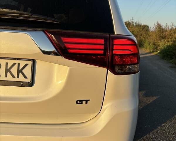 Белый Мицубиси Аутлендер, объемом двигателя 3 л и пробегом 177 тыс. км за 19200 $, фото 8 на Automoto.ua