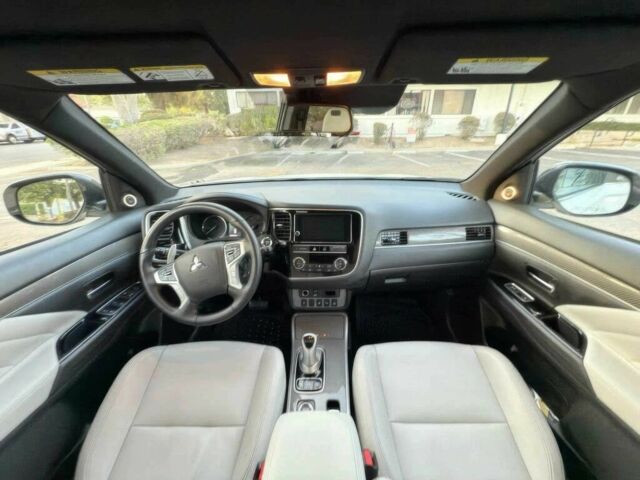 Белый Мицубиси Аутлендер, объемом двигателя 2.5 л и пробегом 49 тыс. км за 5000 $, фото 5 на Automoto.ua