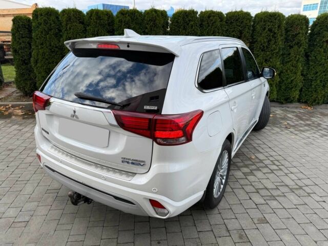 Білий Міцубісі Аутлендер, об'ємом двигуна 2 л та пробігом 31 тис. км за 13000 $, фото 2 на Automoto.ua
