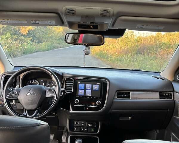 Белый Мицубиси Аутлендер, объемом двигателя 3 л и пробегом 177 тыс. км за 19200 $, фото 11 на Automoto.ua