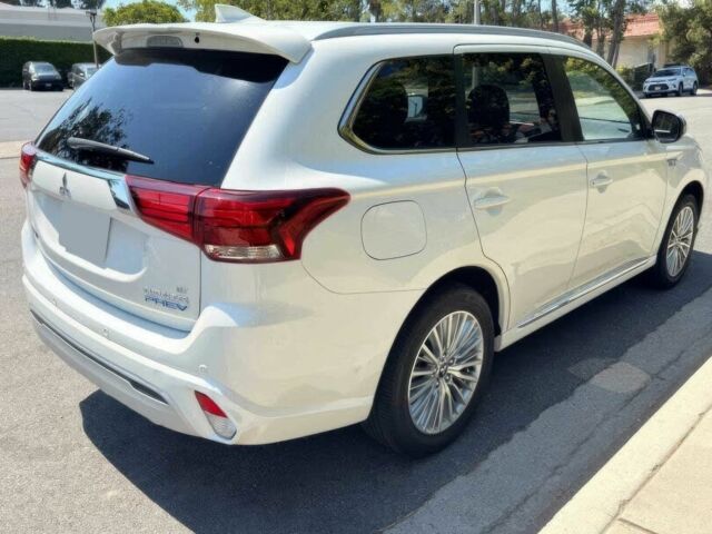 Белый Мицубиси Аутлендер, объемом двигателя 2 л и пробегом 34 тыс. км за 9100 $, фото 6 на Automoto.ua