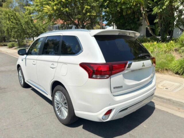 Белый Мицубиси Аутлендер, объемом двигателя 2.5 л и пробегом 49 тыс. км за 5000 $, фото 2 на Automoto.ua