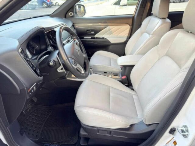 Белый Мицубиси Аутлендер, объемом двигателя 2 л и пробегом 34 тыс. км за 9100 $, фото 7 на Automoto.ua