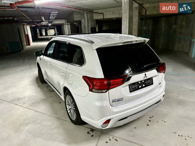 Белый Мицубиси Аутлендер, объемом двигателя 2 л и пробегом 70 тыс. км за 24300 $, фото 32 на Automoto.ua