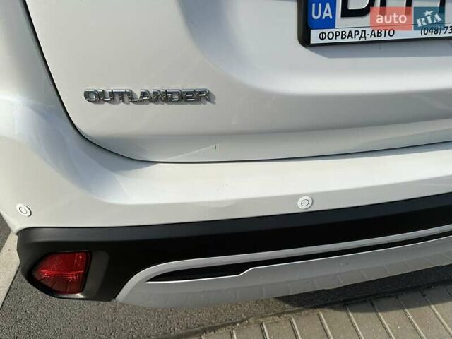 Белый Мицубиси Аутлендер, объемом двигателя 2 л и пробегом 19 тыс. км за 18500 $, фото 42 на Automoto.ua