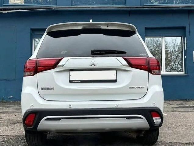 Белый Мицубиси Аутлендер, объемом двигателя 2.4 л и пробегом 96 тыс. км за 10800 $, фото 4 на Automoto.ua