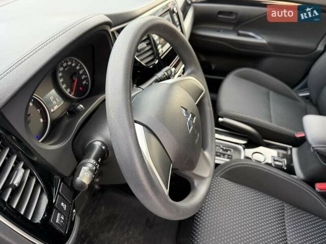 Білий Міцубісі Аутлендер, об'ємом двигуна 2 л та пробігом 19 тис. км за 17700 $, фото 11 на Automoto.ua