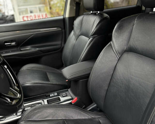 Білий Міцубісі Аутлендер, об'ємом двигуна 2.4 л та пробігом 190 тис. км за 14500 $, фото 19 на Automoto.ua