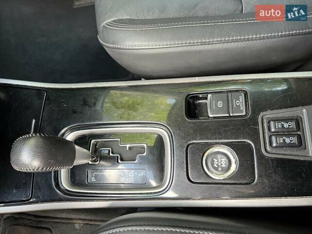 Белый Мицубиси Аутлендер, объемом двигателя 2.36 л и пробегом 160 тыс. км за 17400 $, фото 16 на Automoto.ua