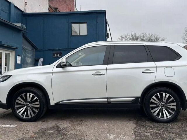 Белый Мицубиси Аутлендер, объемом двигателя 2.4 л и пробегом 96 тыс. км за 10800 $, фото 6 на Automoto.ua