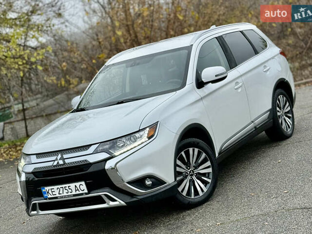Білий Міцубісі Аутлендер, об'ємом двигуна 2.4 л та пробігом 190 тис. км за 14500 $, фото 1 на Automoto.ua