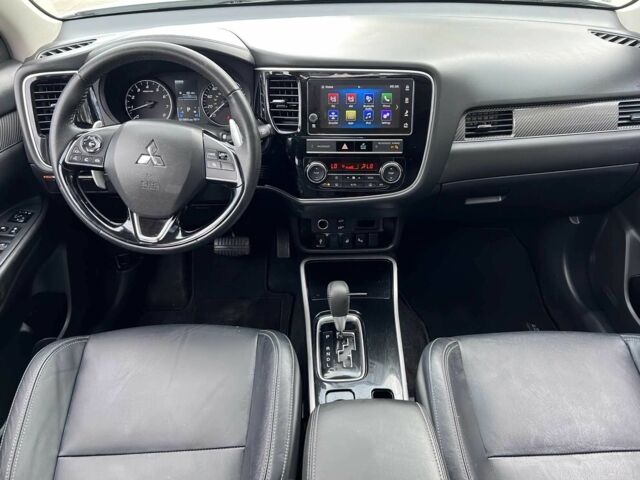 Белый Мицубиси Аутлендер, объемом двигателя 3 л и пробегом 46 тыс. км за 10900 $, фото 7 на Automoto.ua