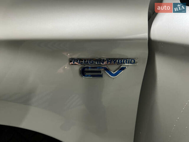 Белый Мицубиси Аутлендер, объемом двигателя 2 л и пробегом 70 тыс. км за 24300 $, фото 51 на Automoto.ua